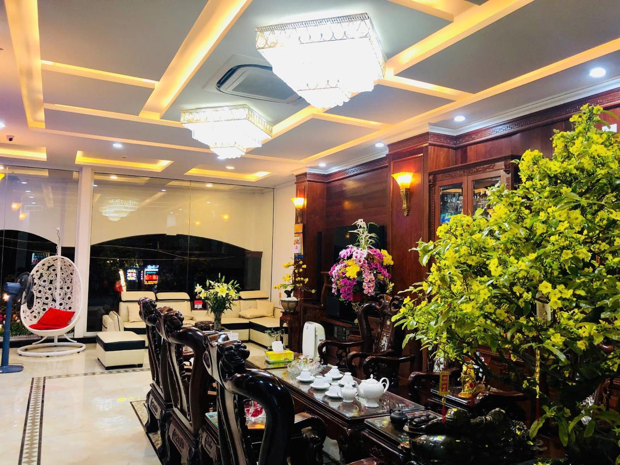 Отель Khach San Sao Viet Куинён Экстерьер фото